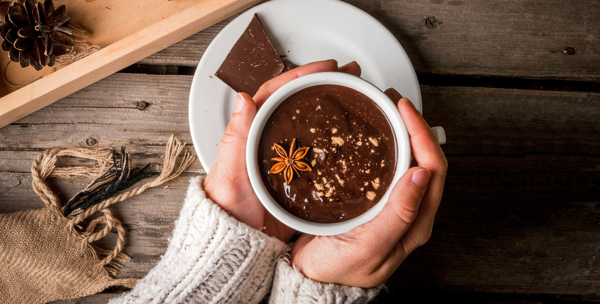xícara de chocolate quente