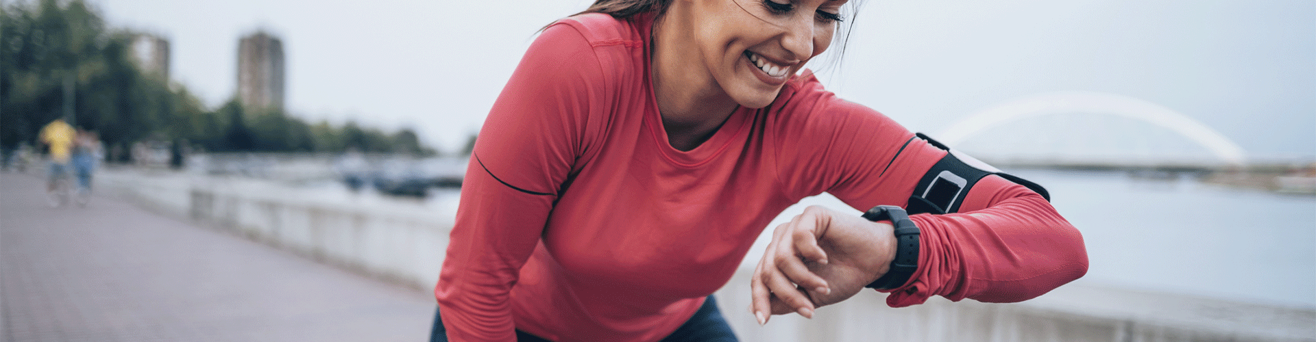 Mulher praticando exercício após suplementar l carnitina