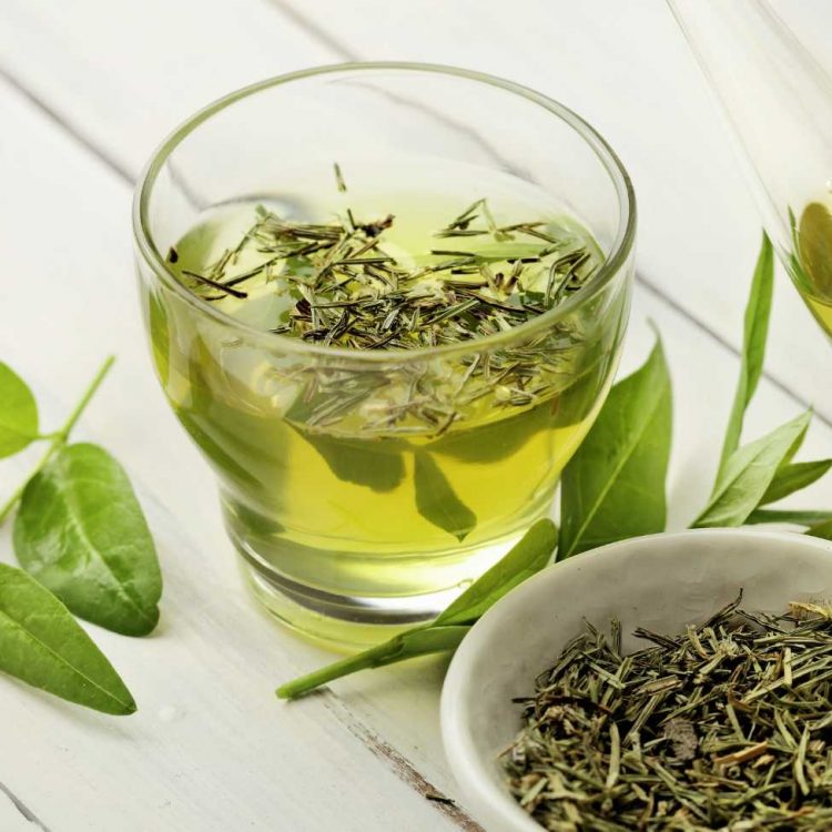 Chá verde: para que serve e como tomar
